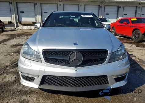 2014 Mercedes-Benz C 250 z USA, uszkodzony, nr VIN WDDGF4HB5ER306324
